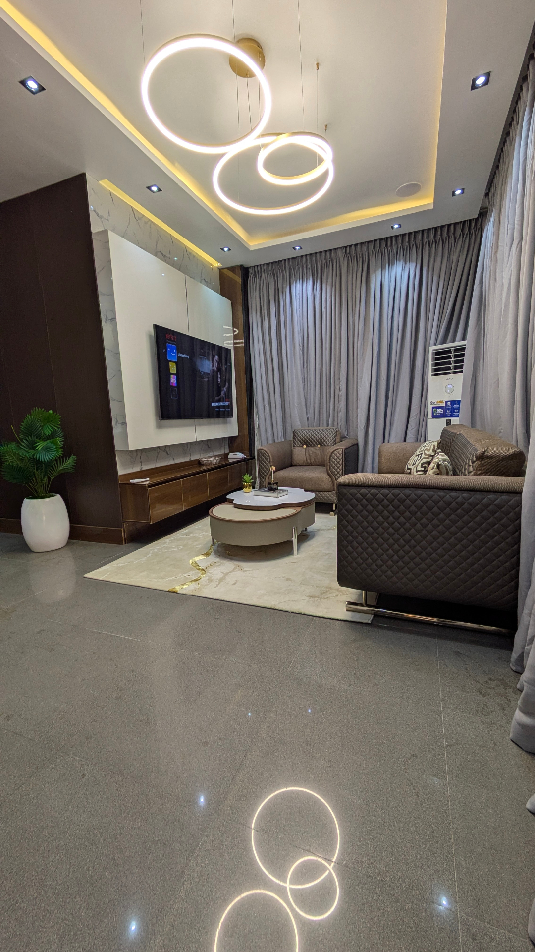 Main sitting room with ring chandeliers and smart TV